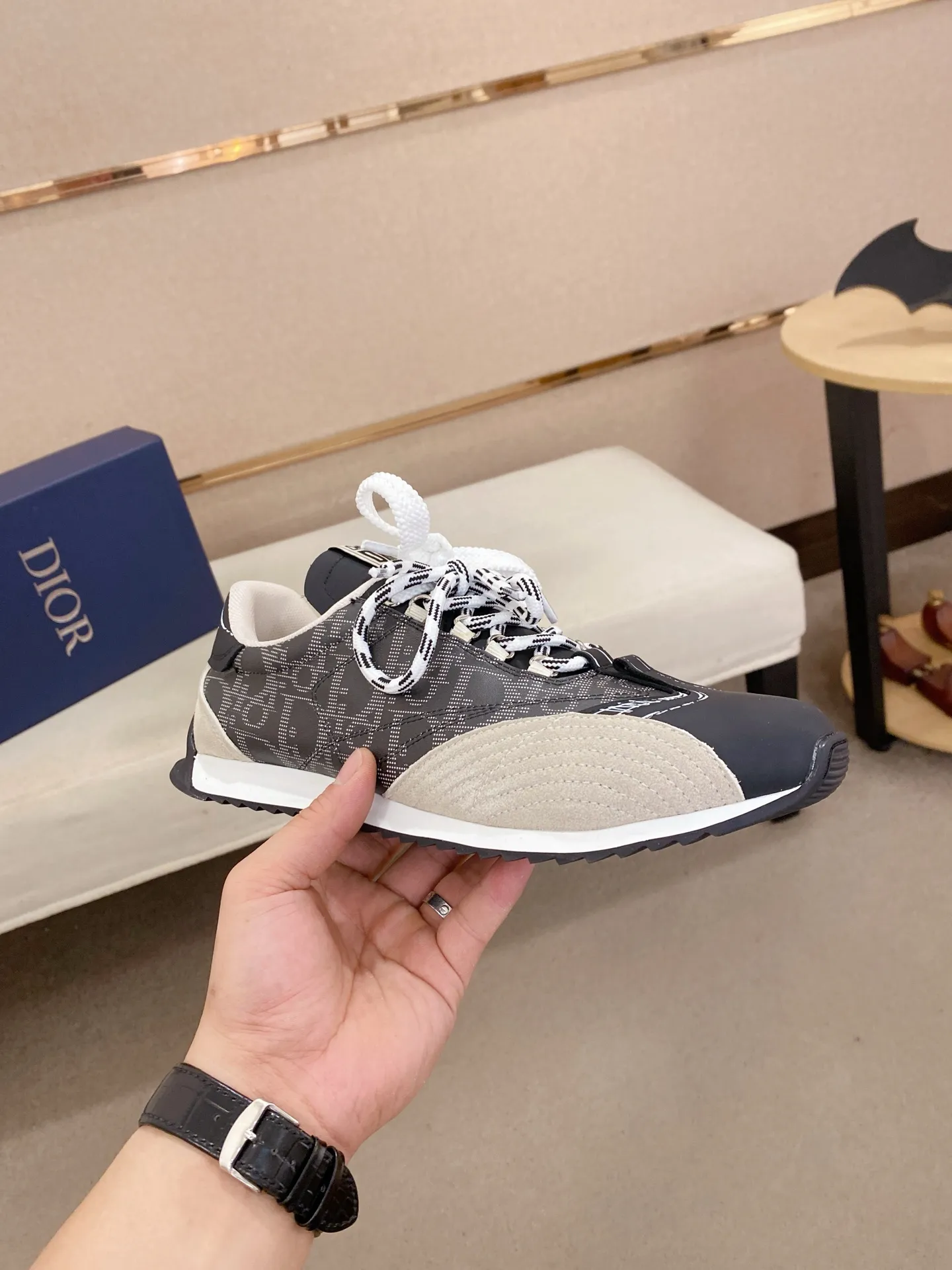 Men's shoes💰: 500💰Couple style💏 [Dior·Dior] New casual sports style men's shoes, new spring and summer design, perfect workmanship, lace-up lazy style to create wardrobe quality, upper: imported first-layer cowhide, mesh breathable lining soft and comfortable, ultra-light TPU wear-resistant outsole, simple, versatile fashion men's shoes, excellent color code number 35--44. (45,46 customized items are not returnable or exchangeable)